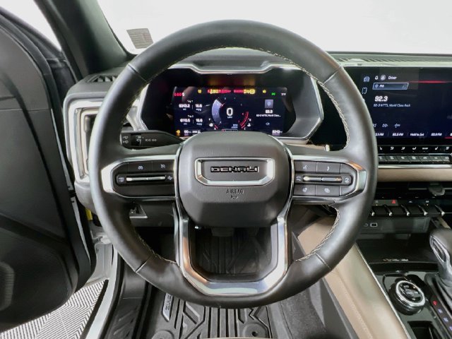 Used 2025 GMC Canyon Denali AWD/4WD image 12