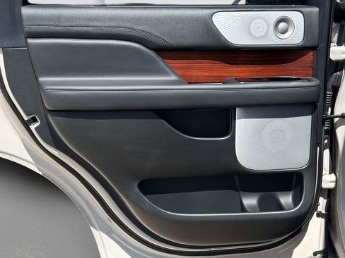 Used 2023 Lincoln Navigator Reserve AWD/4WD image 13