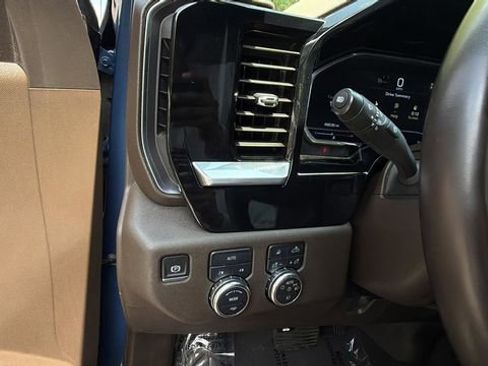 Used 2024 GMC Sierra 1500 SLT AWD/4WD image 21