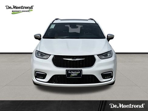 New 2026 Chrysler Pacifica Pinnacle image 2