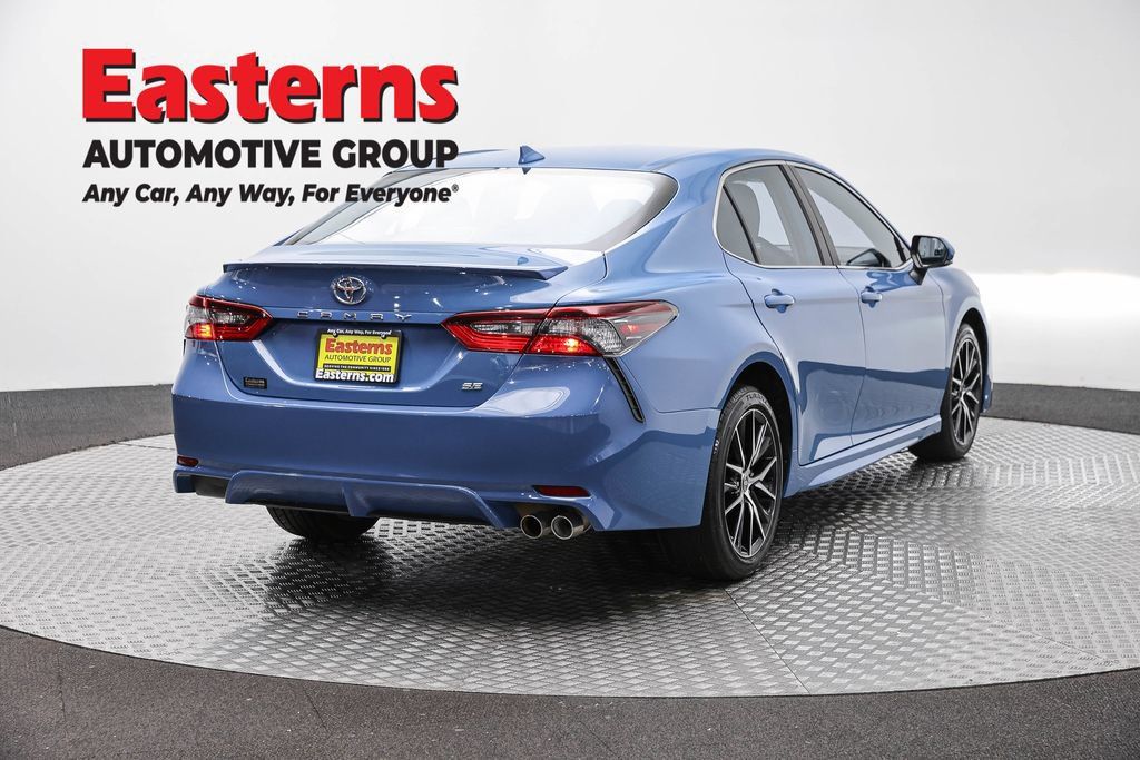 Used 2023 Toyota Camry SE FWD image 5