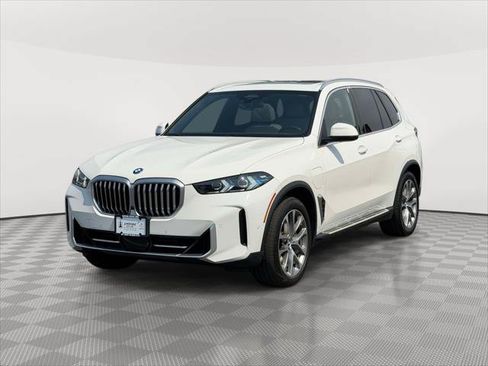 Used 2024 BMW X5 xDrive50e AWD/4WD image 3