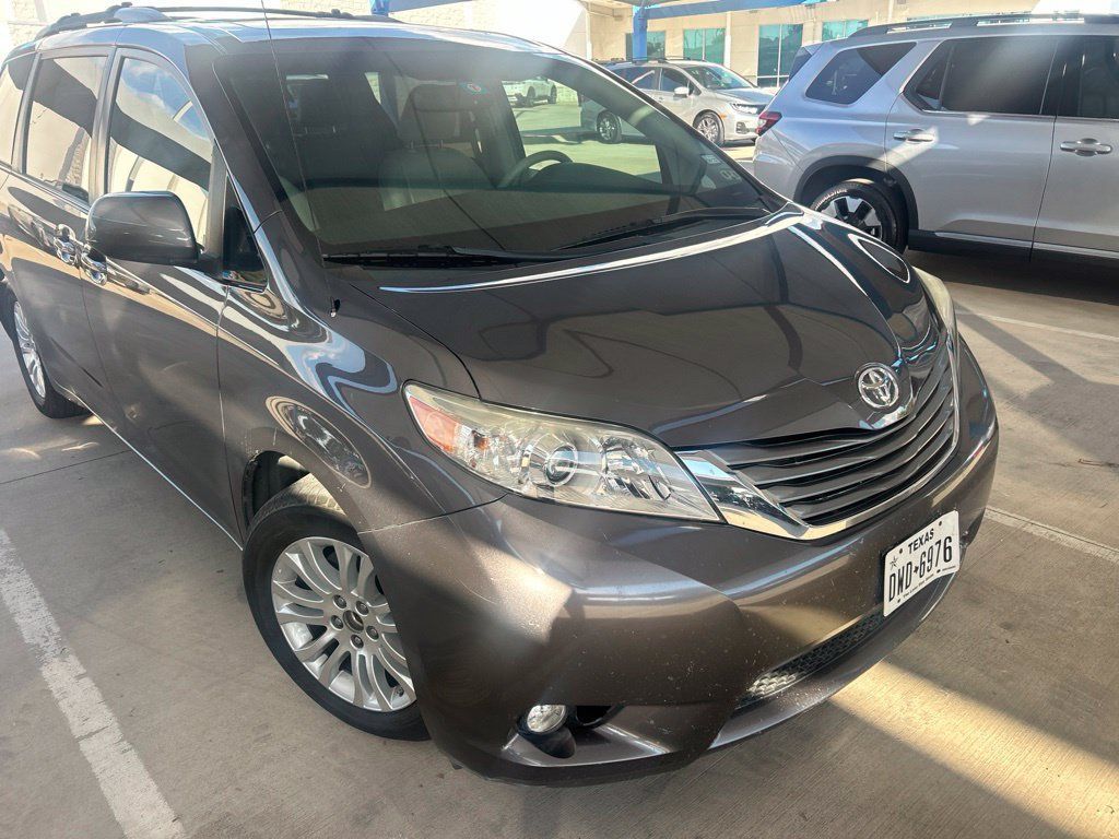 Used 2011 Toyota Sienna XLE FWD image 3