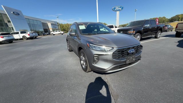 Certified 2025 Ford Escape ST-Line Select AWD/4WD image 2