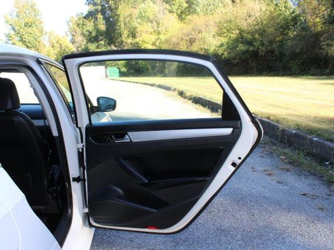 Used 2013 Volkswagen Passat 2.5 SE image 23