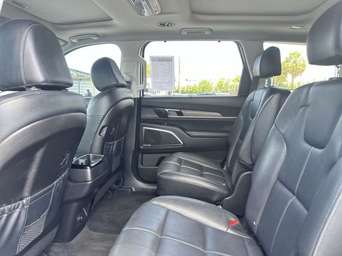 Certified 2022 Kia Telluride SX w/ Towing Package FWD image 22
