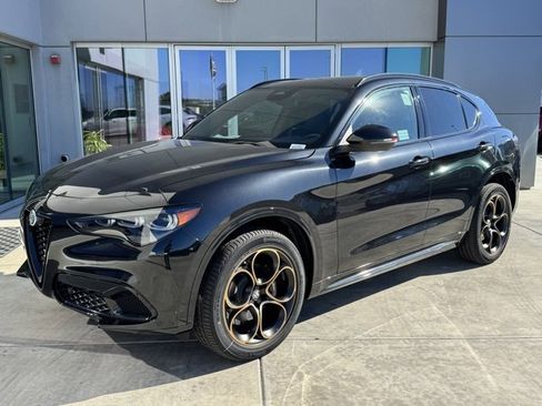 New 2025 Alfa Romeo Stelvio Sprint image 3