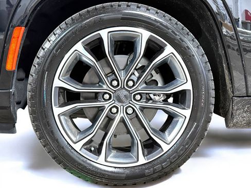 Used 2024 Jeep Grand Wagoneer Series III w/ HD Trailer Tow Package image 10