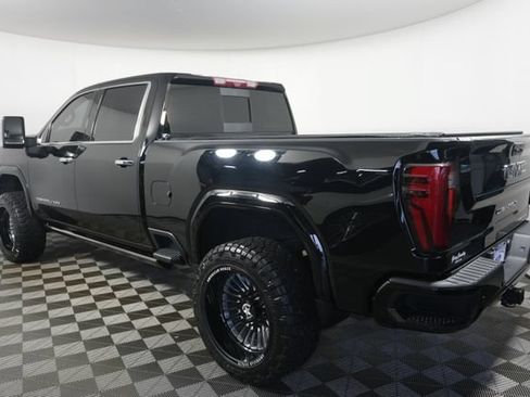 Used 2024 GMC Sierra 2500 Denali Ultimate AWD/4WD image 5