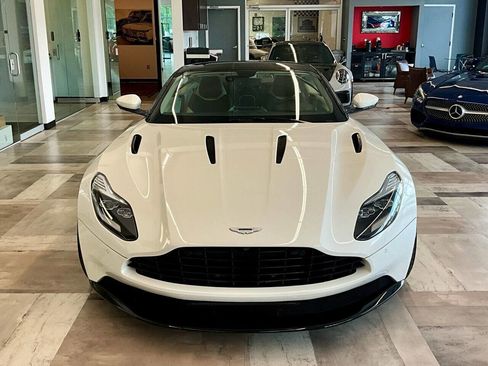 Used 2018 Aston Martin DB11 V12 image 5