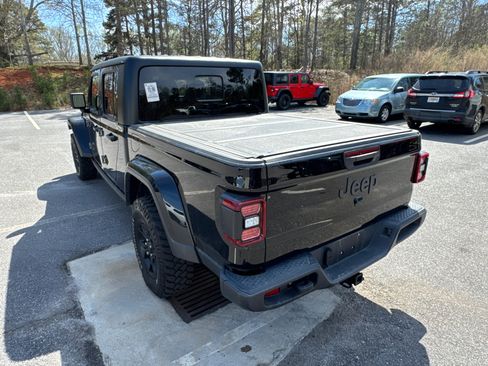 Used 2024 Jeep Gladiator Sport image 7