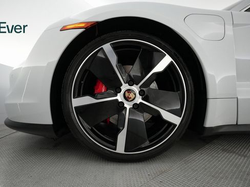 Used 2021 Porsche Taycan 4S w/ Premium Package image 17