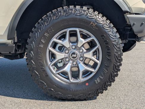 New 2025 Ford Bronco Badlands image 16