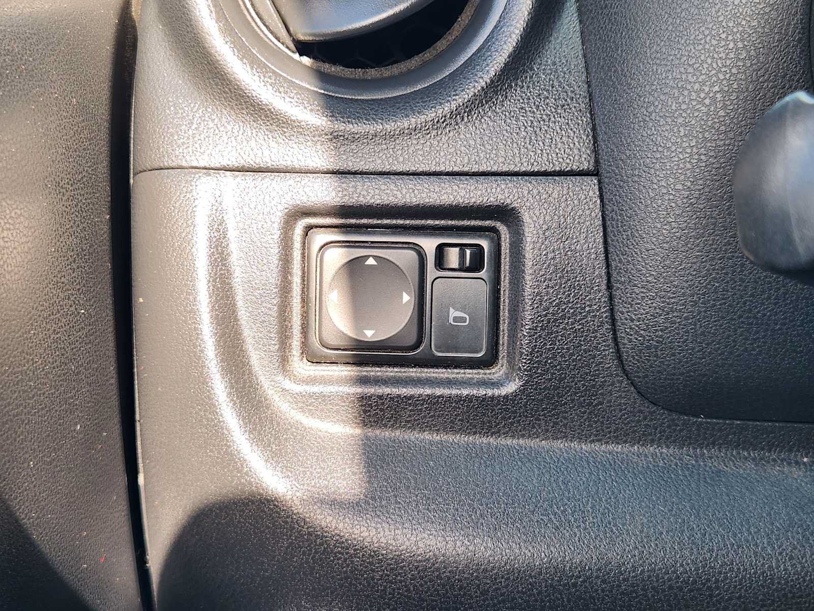 Used 2016 Nissan Versa S Plus FWD image 19