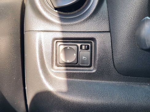 Used 2016 Nissan Versa S Plus FWD image 19