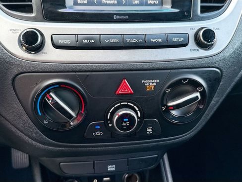 Used 2020 Hyundai Accent SE image 15