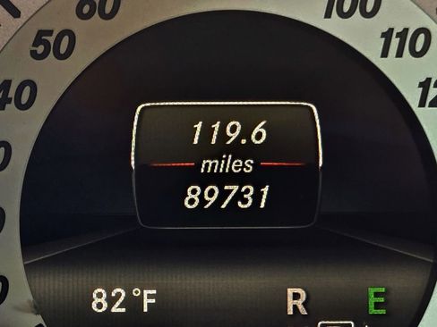 Used 2014 Mercedes-Benz E 250 BlueTEC Sedan image 19