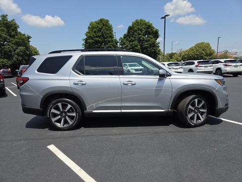 Certified 2023 Honda Pilot Touring image 25