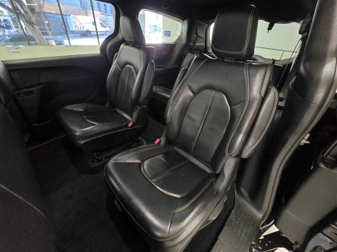 Used 2022 Chrysler Pacifica Touring-L w/ S Appearance Package FWD image 15