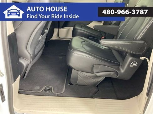 Used 2024 Chrysler Pacifica Touring-L FWD image 15
