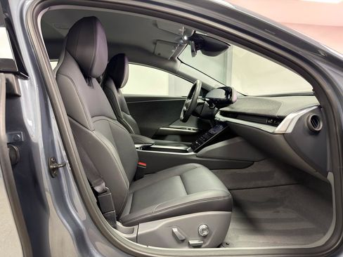 Used 2025 Lucid Air Pure RWD image 10