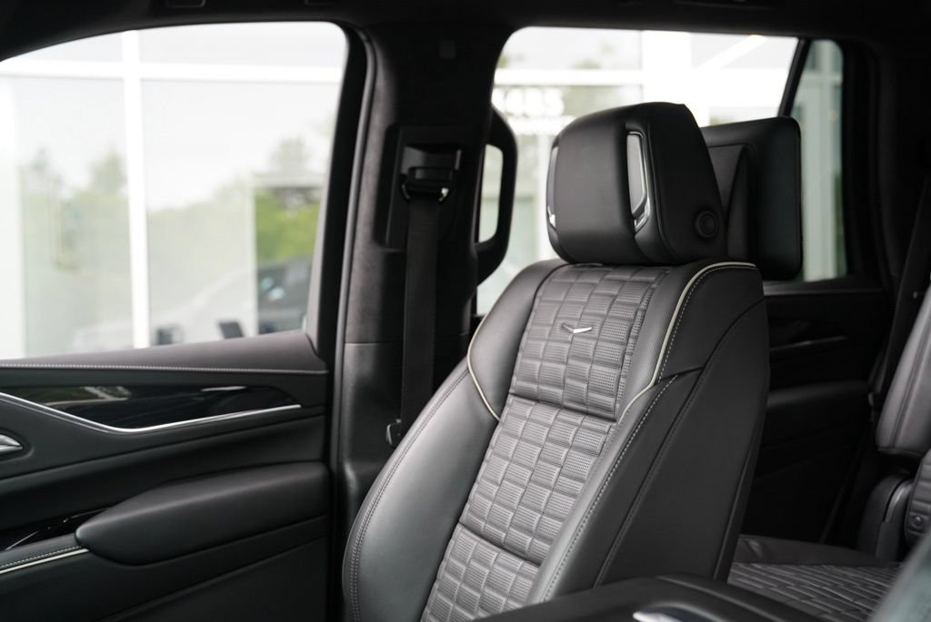 Used 2023 Cadillac Escalade V w/ LPO, ONYX Package AWD/4WD image 25
