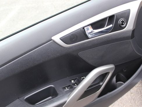 Used 2012 Hyundai Veloster FWD image 11