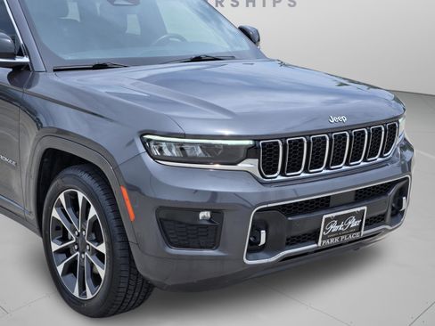 Used 2022 Jeep Grand Cherokee Overland AWD/4WD image 10