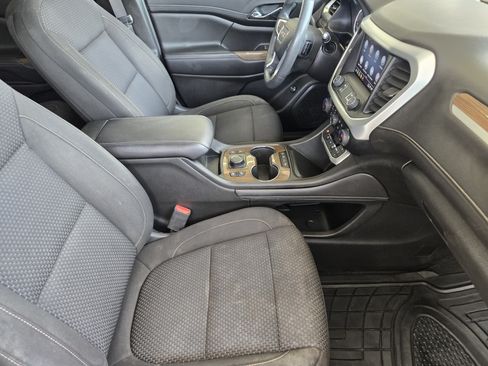 Used 2023 GMC Acadia SLE w/ Driver Convenience Package FWD image 10