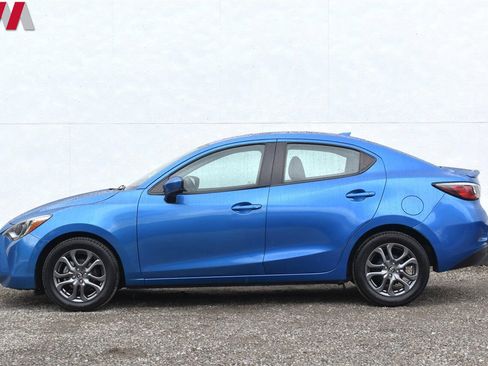 Used 2019 Toyota Yaris XLE image 9