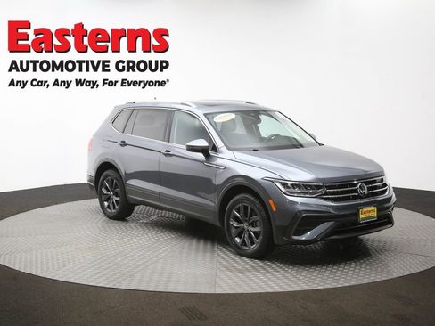 Used 2022 Volkswagen Tiguan SE w/ Panoramic Sunroof Package image 51