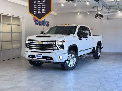 Certified 2024 Chevrolet Silverado 3500 High Country w/ High Country Premium Package AWD/4WD image 2