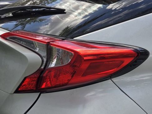 Used 2018 Toyota C-HR XLE image 6