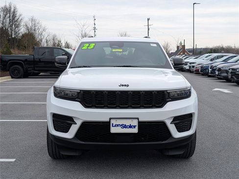 Used 2023 Jeep Grand Cherokee Altitude image 8