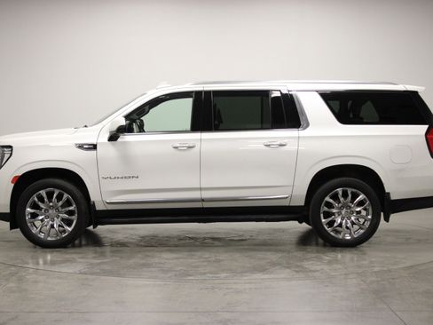 Used 2022 GMC Yukon XL SLT w/ SLT Luxury Package AWD/4WD image 5