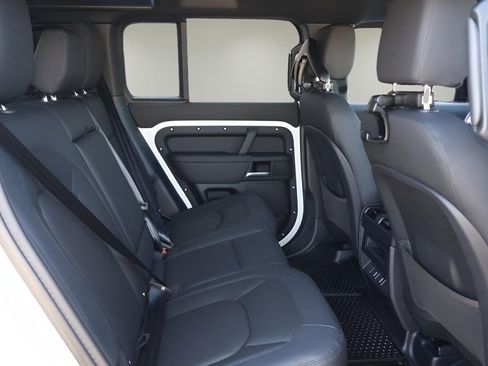 New 2026 Land Rover Defender 110 X-Dynamic SE image 17