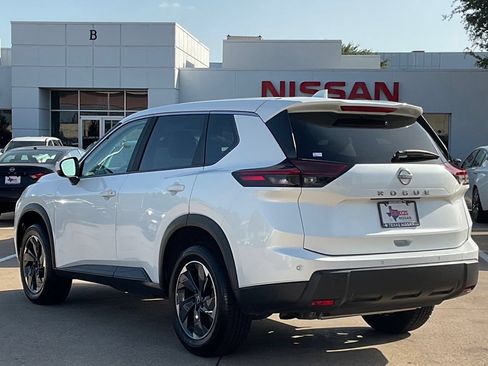 Used 2025 Nissan Rogue SV FWD image 6