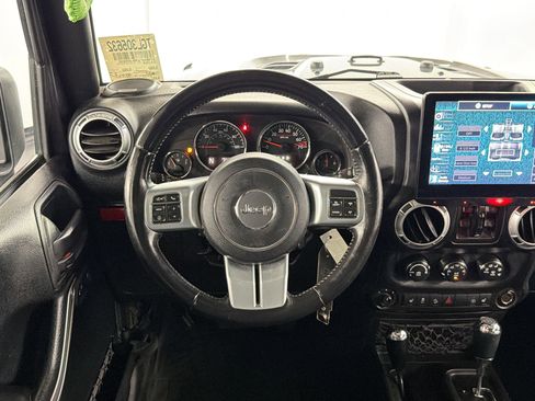 Used 2016 Jeep Wrangler Unlimited Rubicon image 26