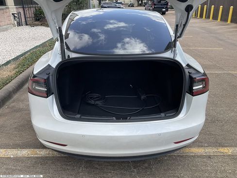 Used 2022 Tesla Model 3 Standard Range RWD image 9
