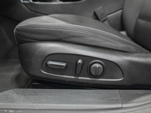Used 2019 Chevrolet Malibu LT FWD image 16