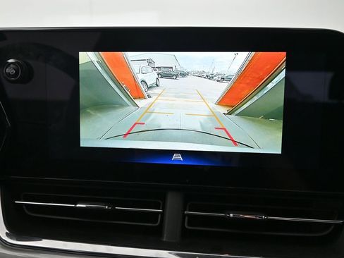 Used 2025 Chevrolet Trax LT w/ LT Convenience Package image 33