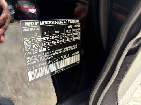 Used 2025 Mercedes-Benz GLB 250 image 32
