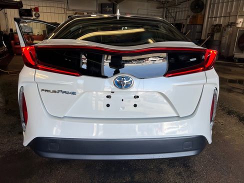 Used 2019 Toyota Prius Prime Premium image 18