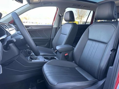 Certified 2022 Volkswagen Tiguan SE w/ Panoramic Sunroof Package image 15