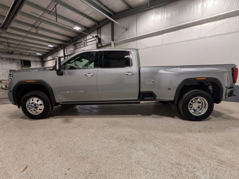 Used 2026 GMC Sierra 3500 Denali w/ Denali Reserve Package image 5