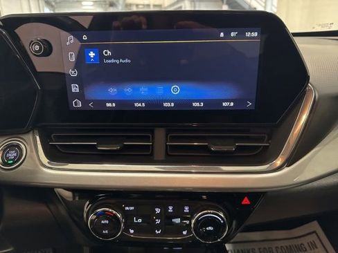 Used 2025 Chevrolet Trax LT w/ LT Convenience Package FWD image 16