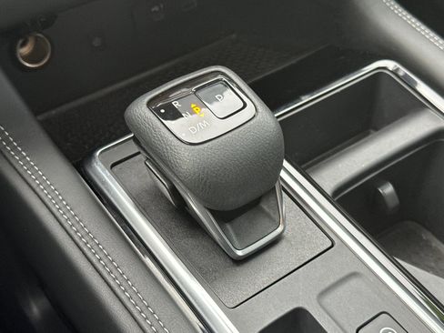 Used 2023 Nissan Pathfinder Platinum w/ Cargo Package image 23