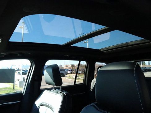 New 2025 Jeep Grand Cherokee Limited image 16