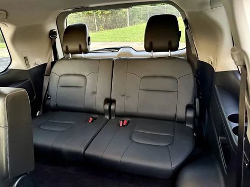 Used 2017 Toyota Land Cruiser image 18