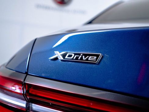 Used 2025 BMW 540i xDrive AWD/4WD image 12